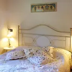 In The Woods House For 8 Persons And Large Garden