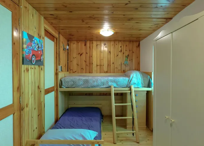 In The Woods House For 8 Persons And Large Garden シャレー