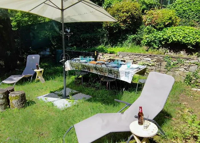 In The Woods House For 8 Persons And Large Garden シャレー *